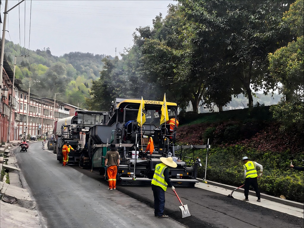 平昌这条公路正在火热升级中……