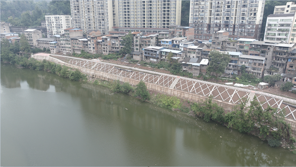 平昌县巴河右岸城南车站-小桥街医院段防洪堤